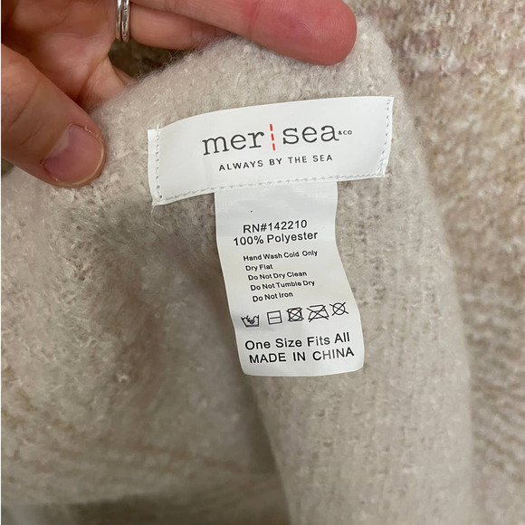 Sold at Anthropologie Mer Sea & Co Beautiful Soft Oversized Pink White Scarf - Picture 5 of 6